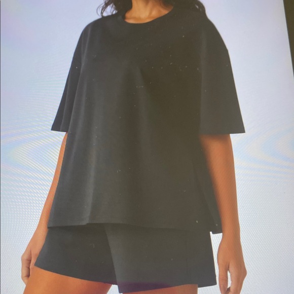 HALARA Tops - XLARGE. HALARA ROUND NECK HALF SLEEVE OVERSIZED QUICK DRY T SHIRT
